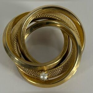 5/$25 Vintage Gold & Faux pearl Celtic Triskelion Brooch 2in